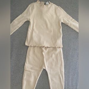Old Navy cream colored velour girls set. Size 12-18 months.